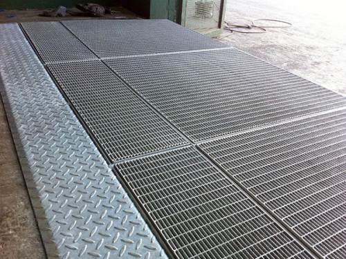 平臺熱浸鋅鋼格柵