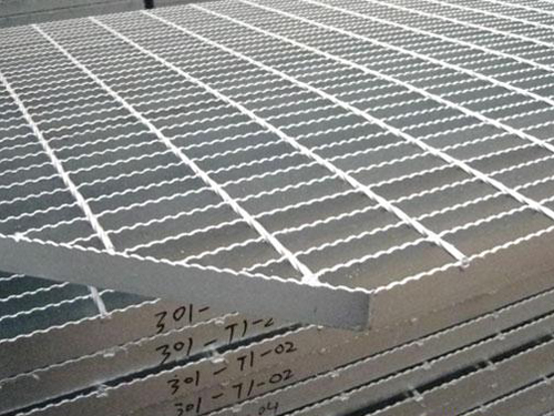 防滑<a href='http://m.zjhtdwyy.com'>鋼格柵板</a> 防滑鋼<a href='http://m.zjhtdwyy.com'>格柵板</a>