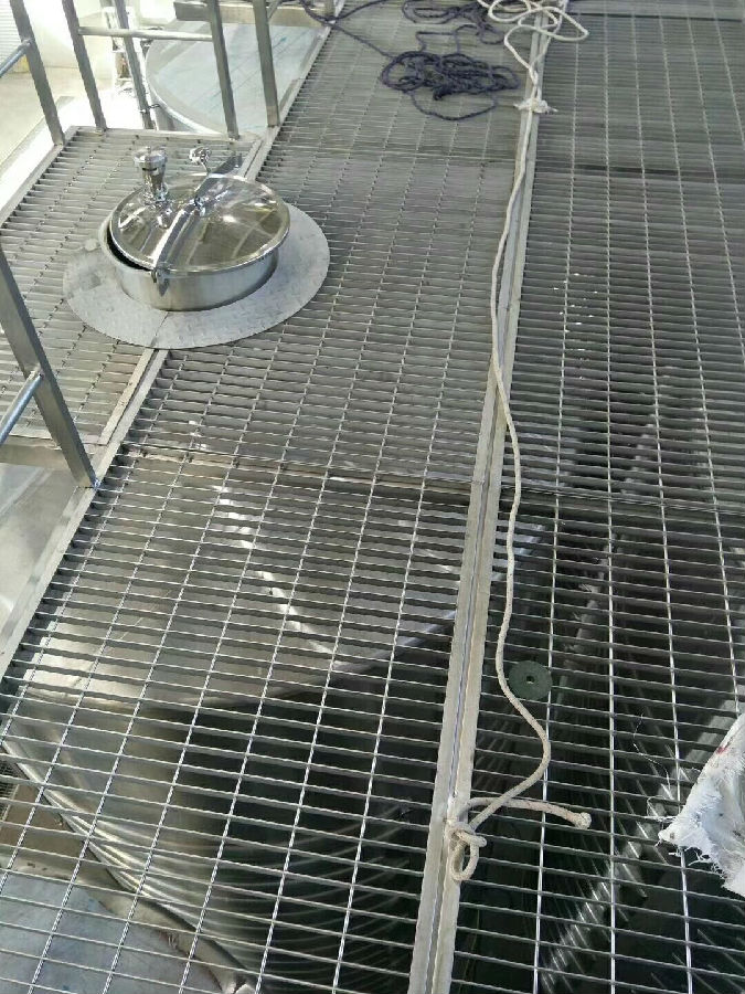 不銹鋼網(wǎng)格板平臺 不銹鋼網(wǎng)格板平臺