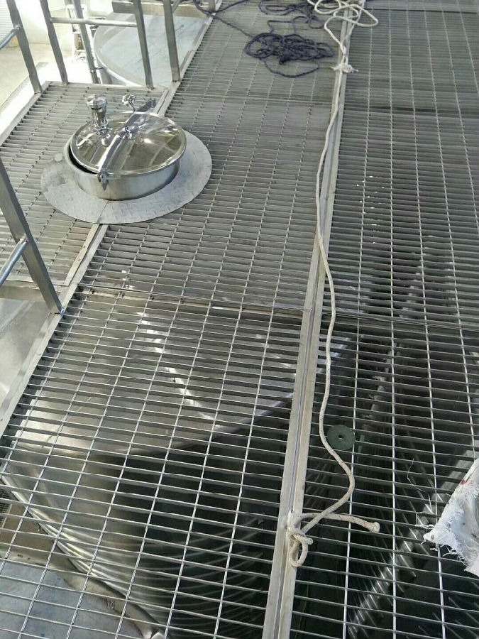 熱浸鋅鋼格柵平臺(tái) 熱浸鋅鋼格柵平臺(tái)