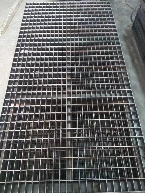 插接鍍鋅<a href='http://m.zjhtdwyy.com'>格柵板</a> 插接鍍鋅格柵板