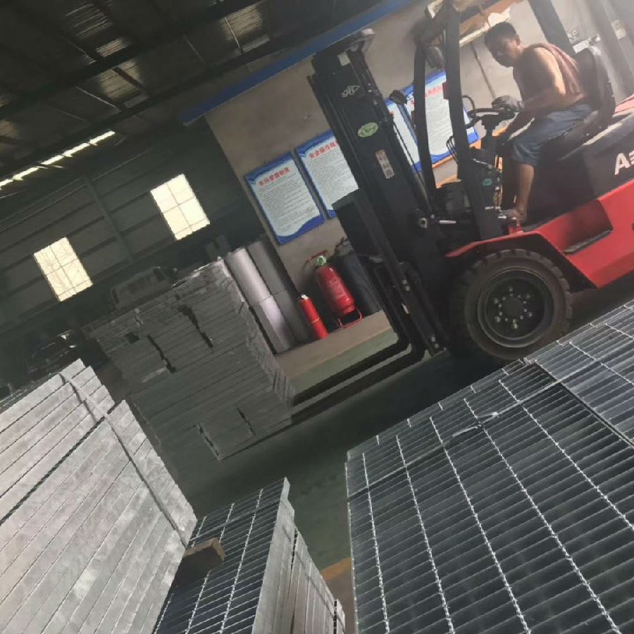 熱鍍鋅格柵踏步 熱鍍鋅格柵踏步